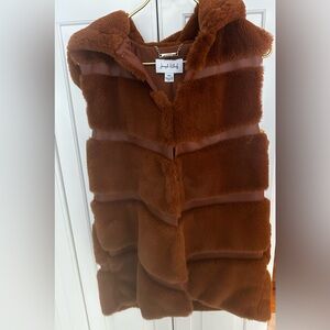 Gorgeous soft faux fur Joseph Ribkoff hooded vest. Size M Two side open pockets